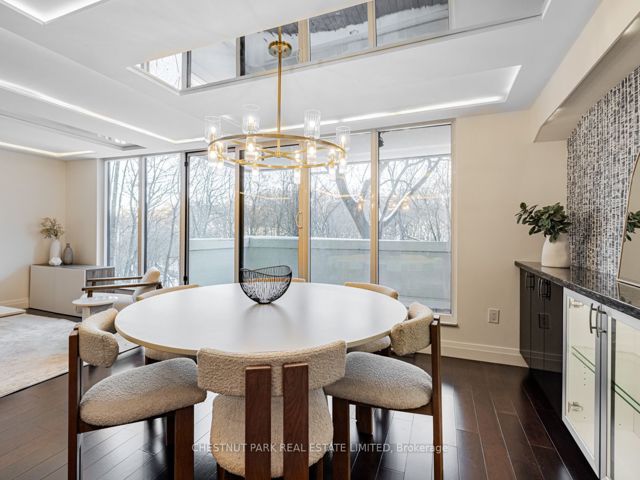 R101 - 360 Bloor St E
