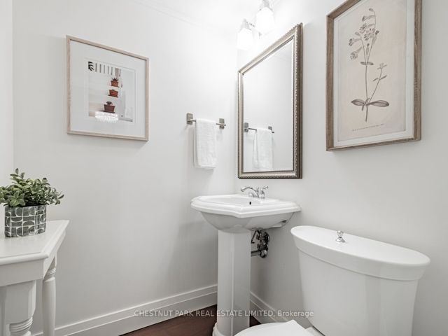 R101 - 360 Bloor St E