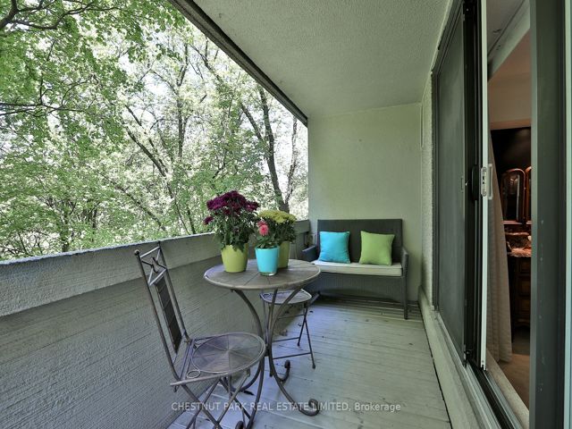 R101 - 360 Bloor St E