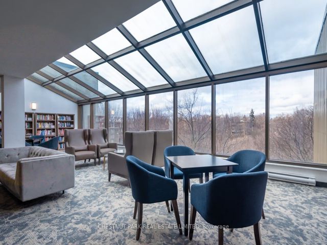 R101 - 360 Bloor St E