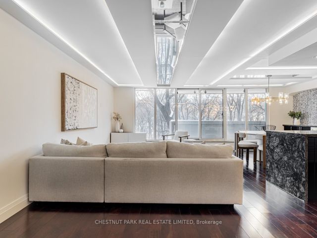 R101 - 360 Bloor St E