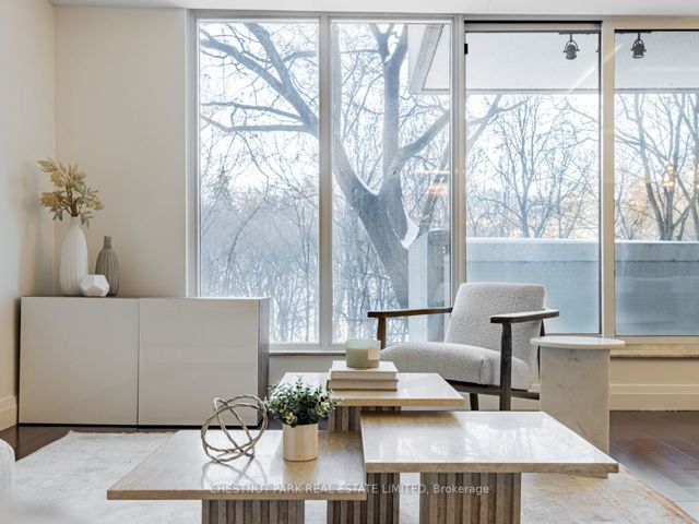 R101 - 360 Bloor St E
