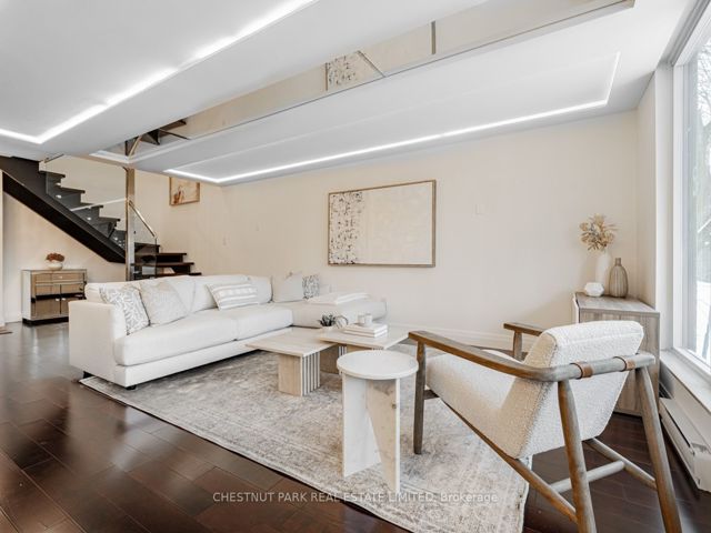 R101 - 360 Bloor St E