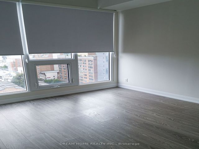 1206 - 181 Dundas St E