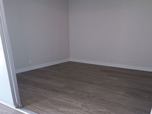 1206 - 181 Dundas St E