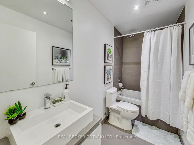 320 - 111 Bathurst St
