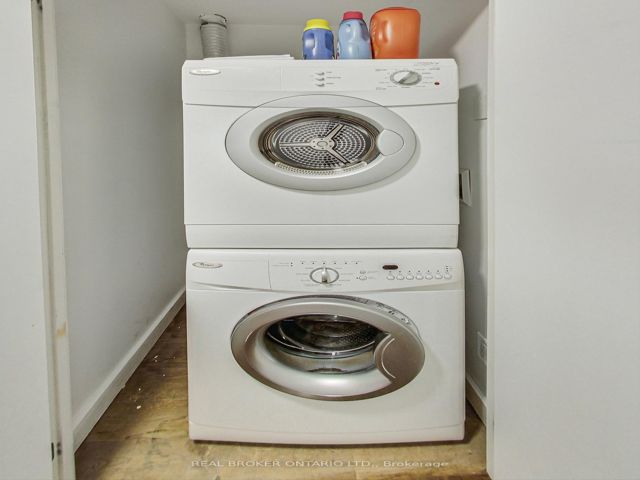 320 - 111 Bathurst St