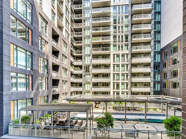 320 - 111 Bathurst St