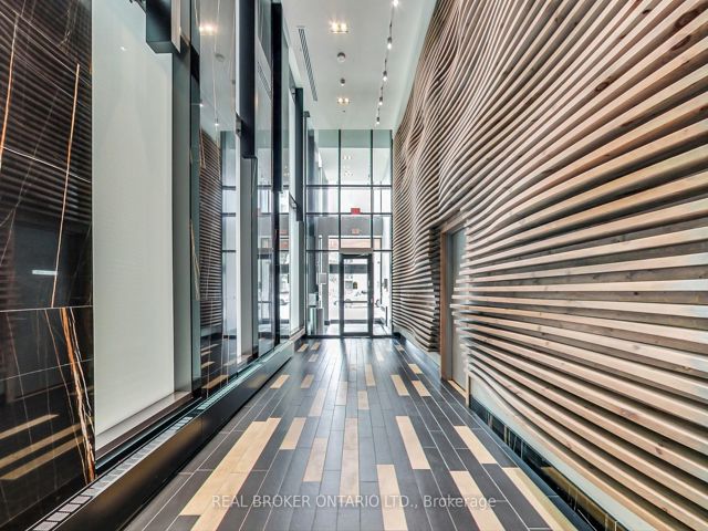 320 - 111 Bathurst St