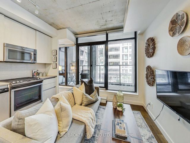 320 - 111 Bathurst St