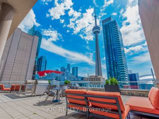 1727 - 250 Wellington St W