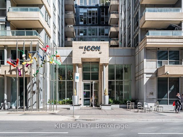 1727 - 250 Wellington St W