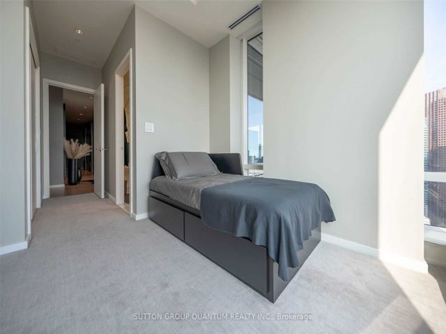 5408 - 180 University Ave