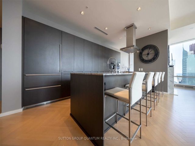5408 - 180 University Ave