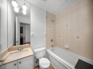 903 - 18 Yorkville Ave S