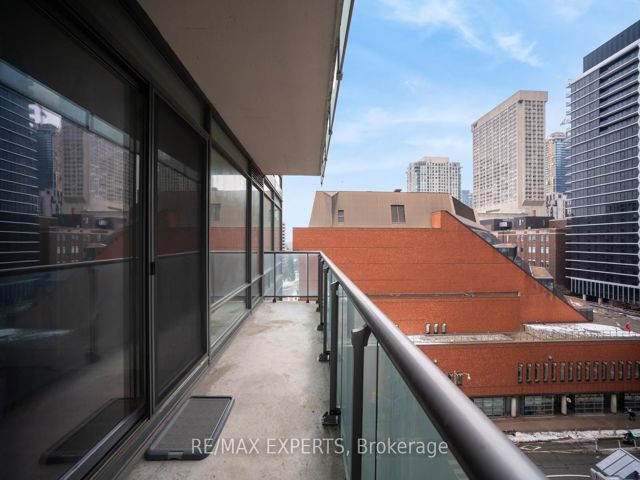 903 - 18 Yorkville Ave S