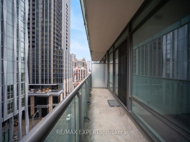 903 - 18 Yorkville Ave S