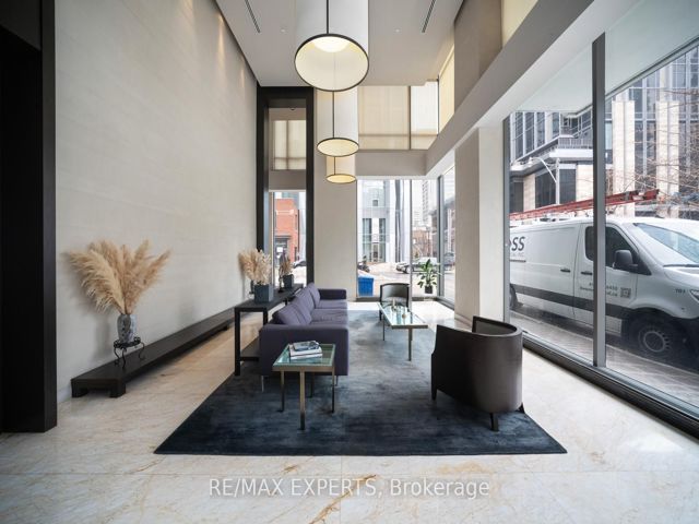 903 - 18 Yorkville Ave S