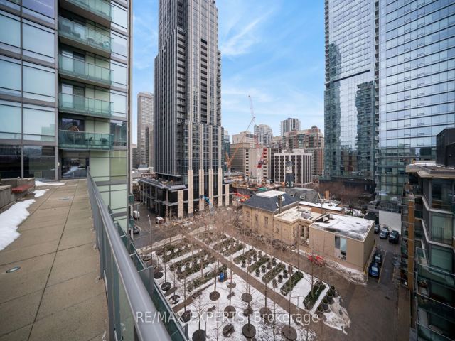 903 - 18 Yorkville Ave S