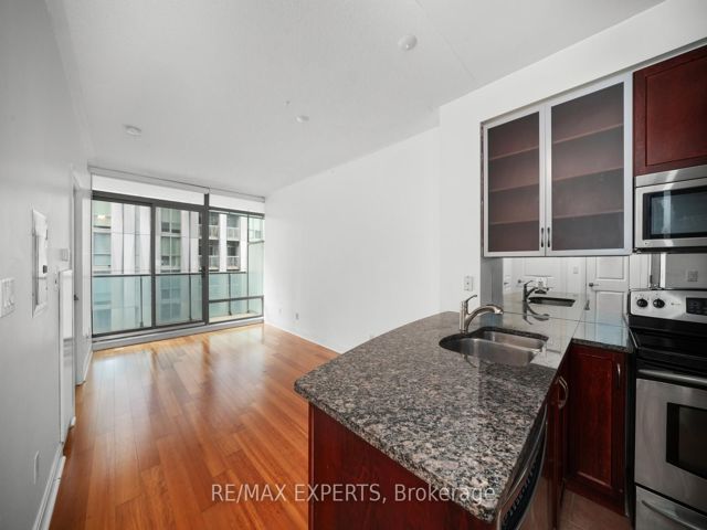 903 - 18 Yorkville Ave S