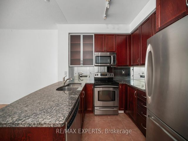 903 - 18 Yorkville Ave S