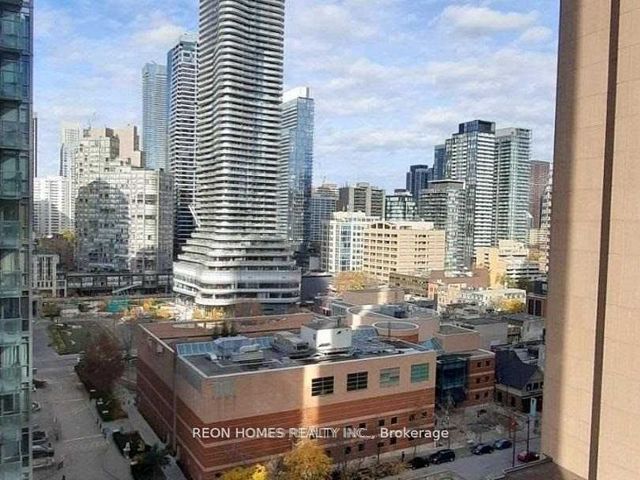 1408 - 38 Grenville St