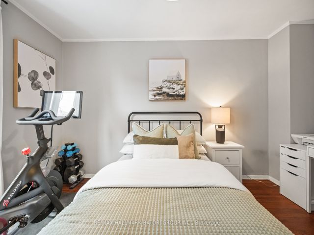 216 - 150 Farnham Ave
