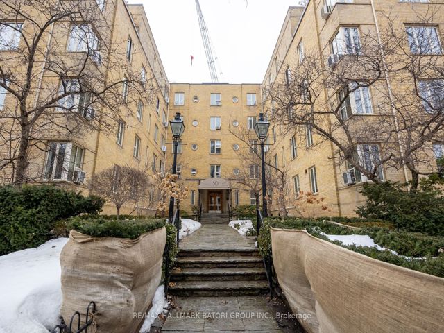 216 - 150 Farnham Ave