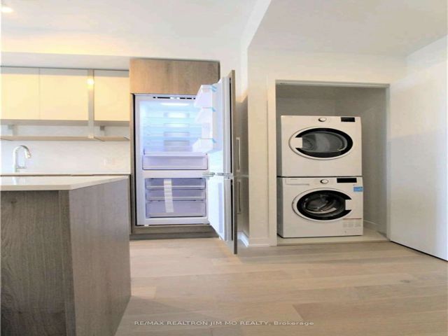 3006 - 15 Holmes Ave