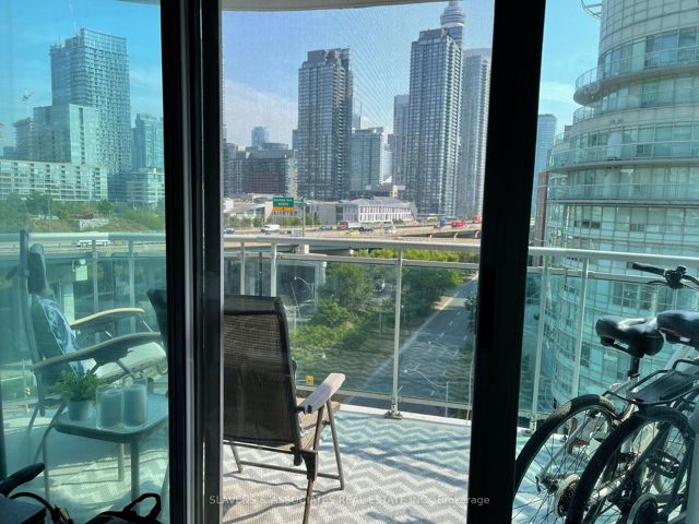 903 - 600 Queens Quay W