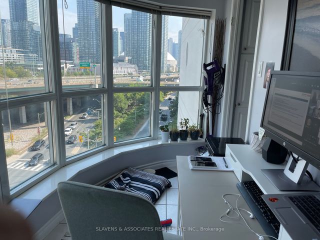 903 - 600 Queens Quay W