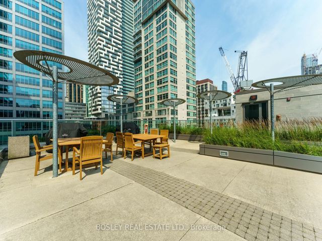 412 - 33 Lombard St