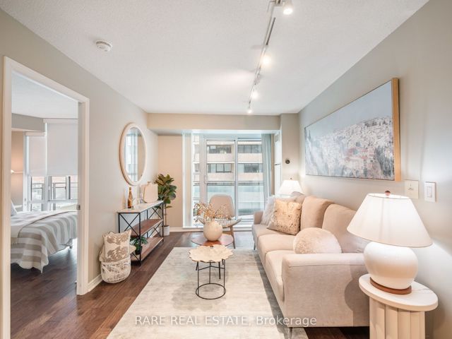 1111 - 736 Spadina Ave