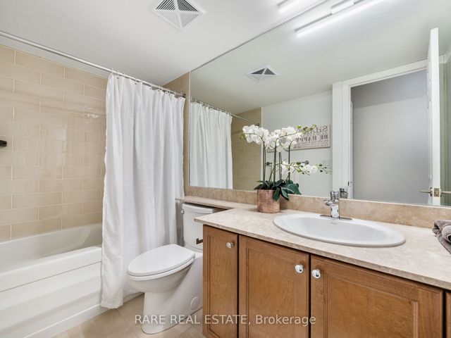 1111 - 736 Spadina Ave