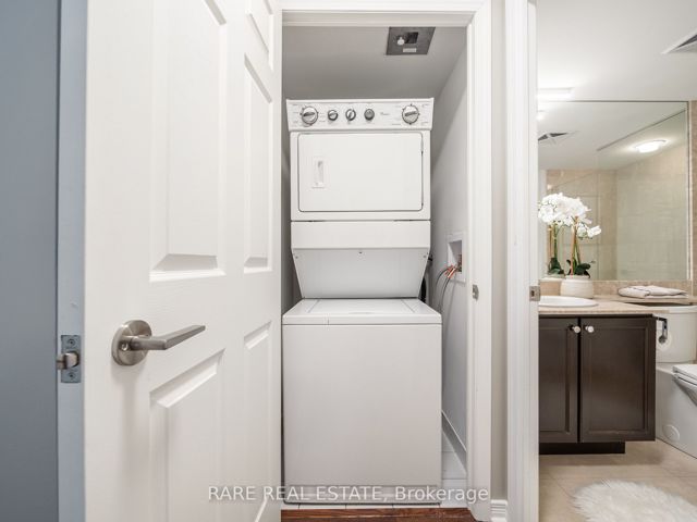 1111 - 736 Spadina Ave