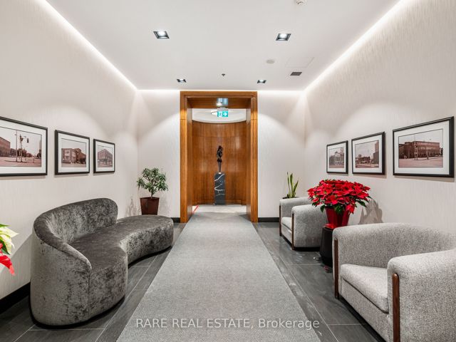 1111 - 736 Spadina Ave