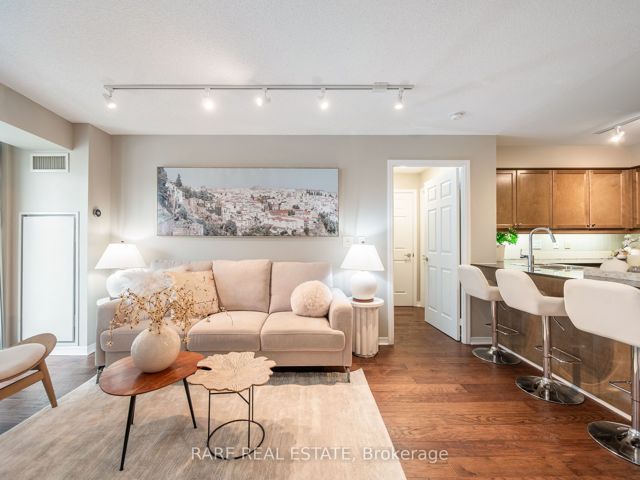 1111 - 736 Spadina Ave