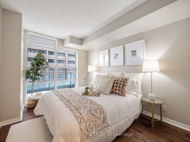 1111 - 736 Spadina Ave