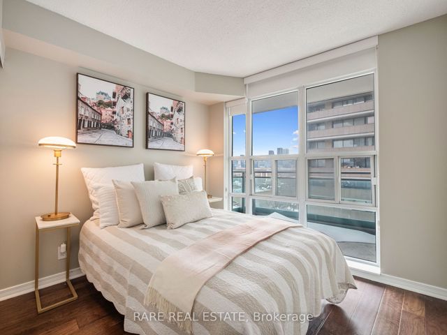 1111 - 736 Spadina Ave