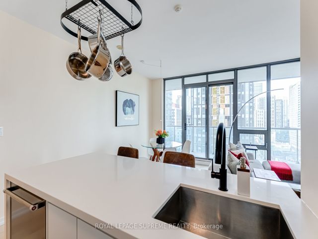 1506 - 33 Lombard St