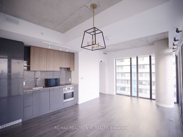 2609 - 161 Roehampton Ave