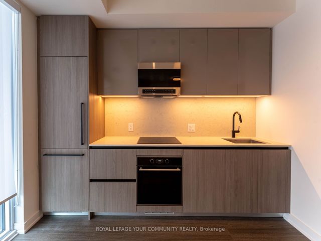 1102 - 425 Front St E