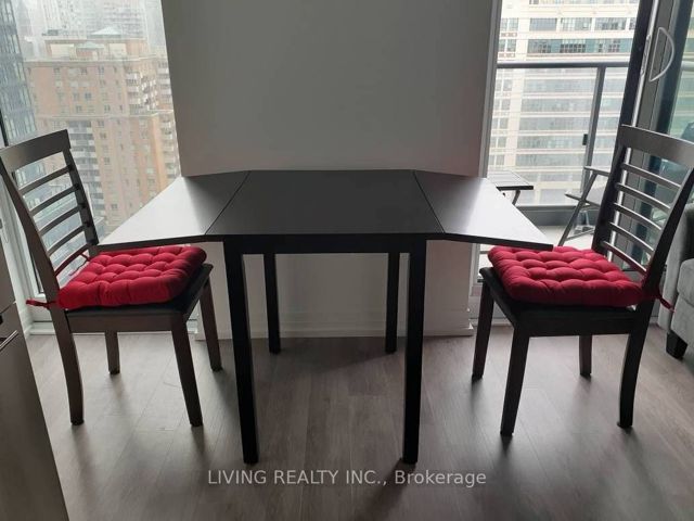 1527 - 251 Jarvis St