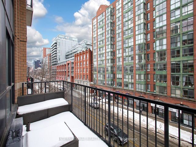408 - 800 King St W