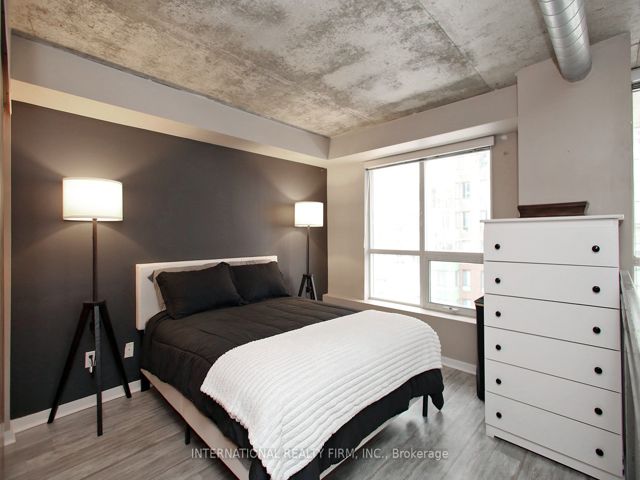 408 - 800 King St W