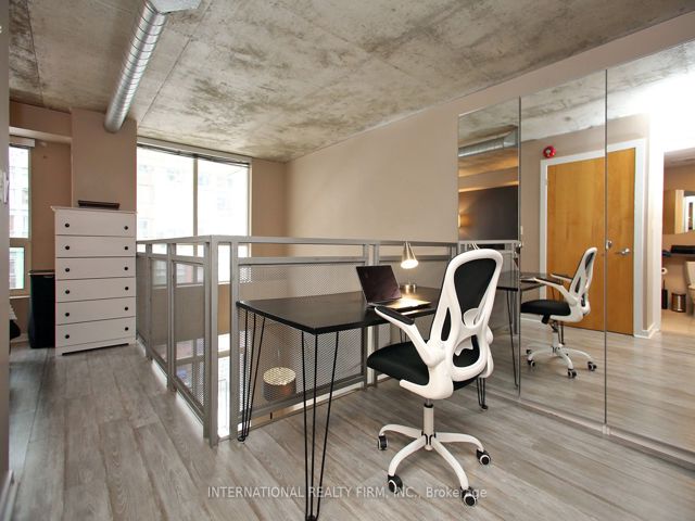 408 - 800 King St W