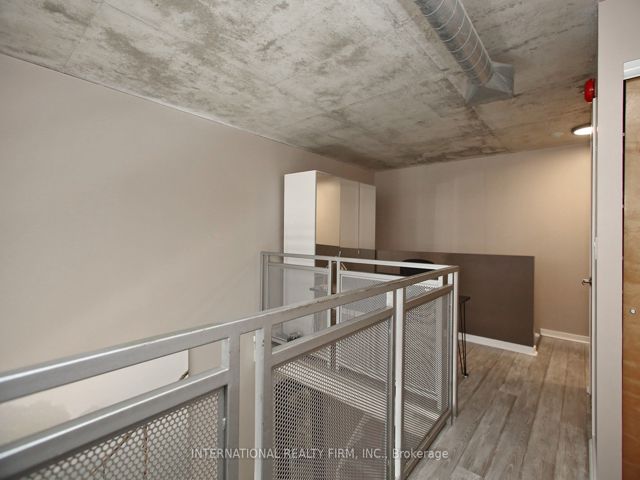 408 - 800 King St W
