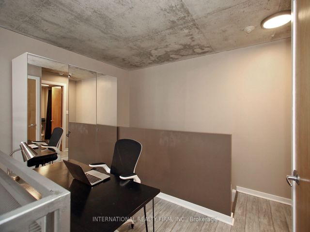 408 - 800 King St W