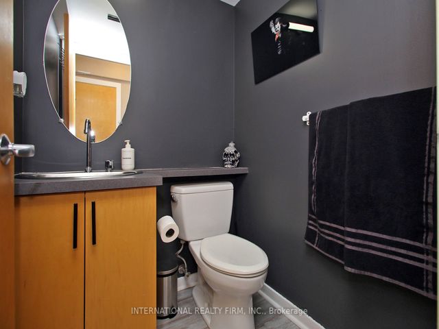 408 - 800 King St W