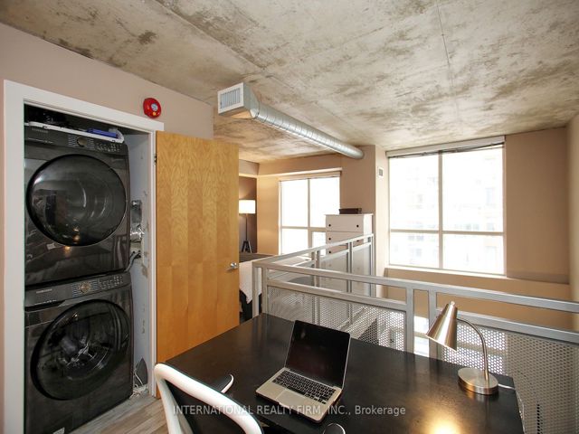 408 - 800 King St W